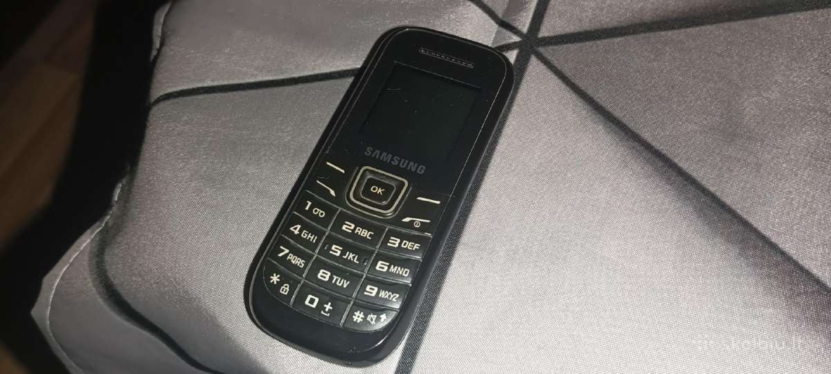 Sveiki parduodu telefoną siunčiu paštu