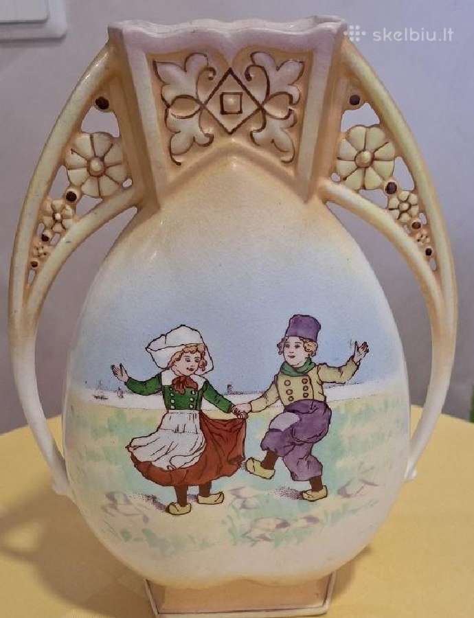 Vintažinė vaza. Biksvitinis porcelianas.