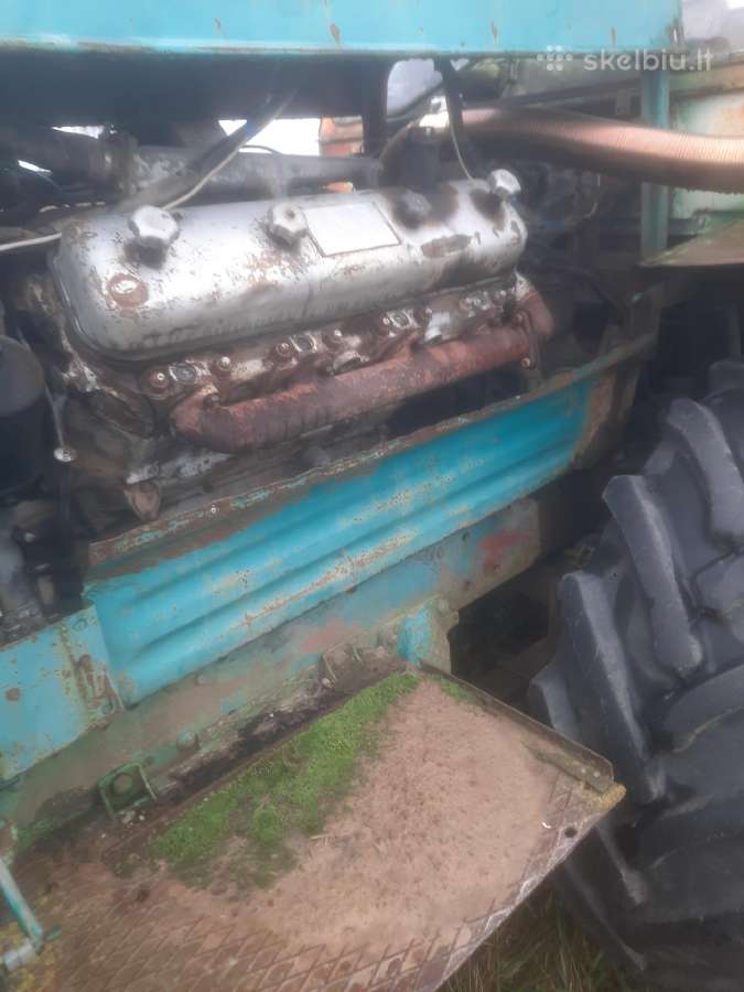 T150 su maz v8 varikliu dalimis.