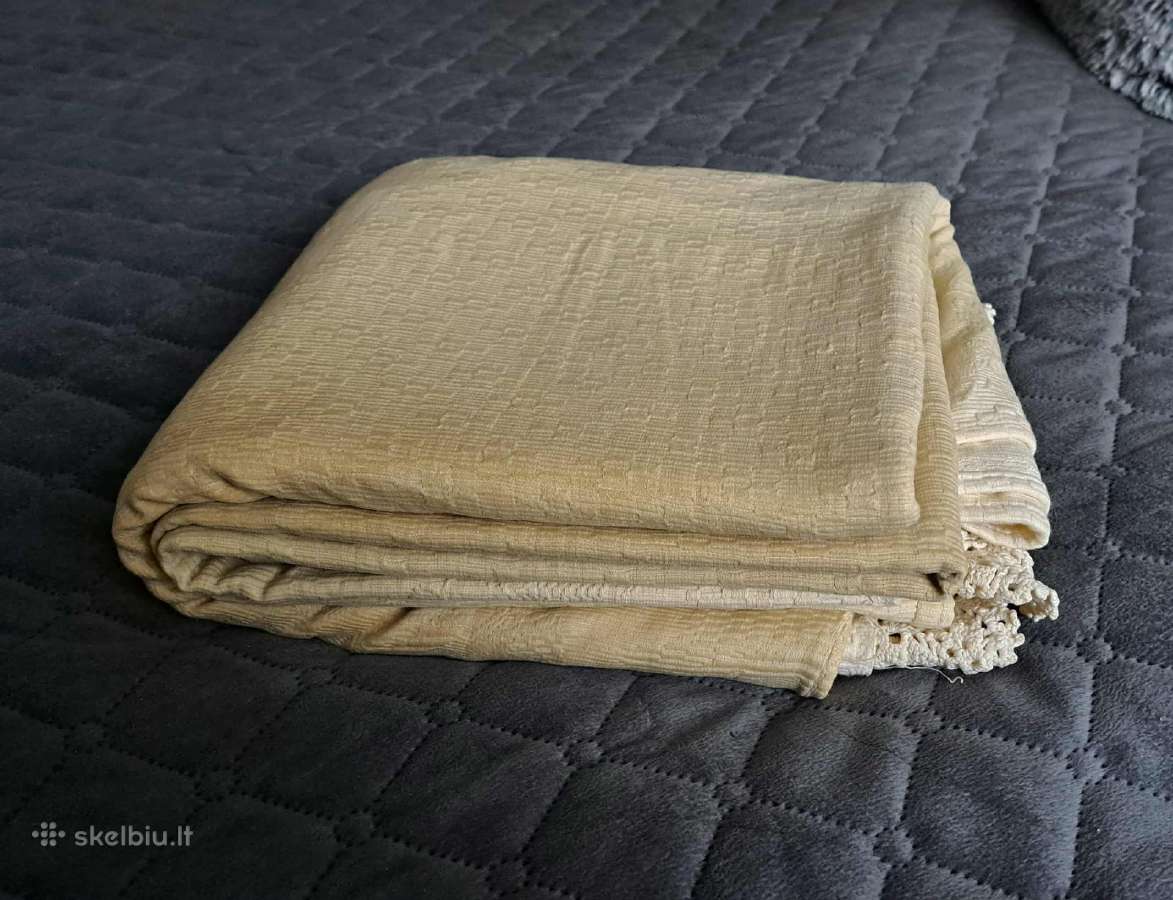 Dovanojame Paklota gyvūnams 200x230cm.