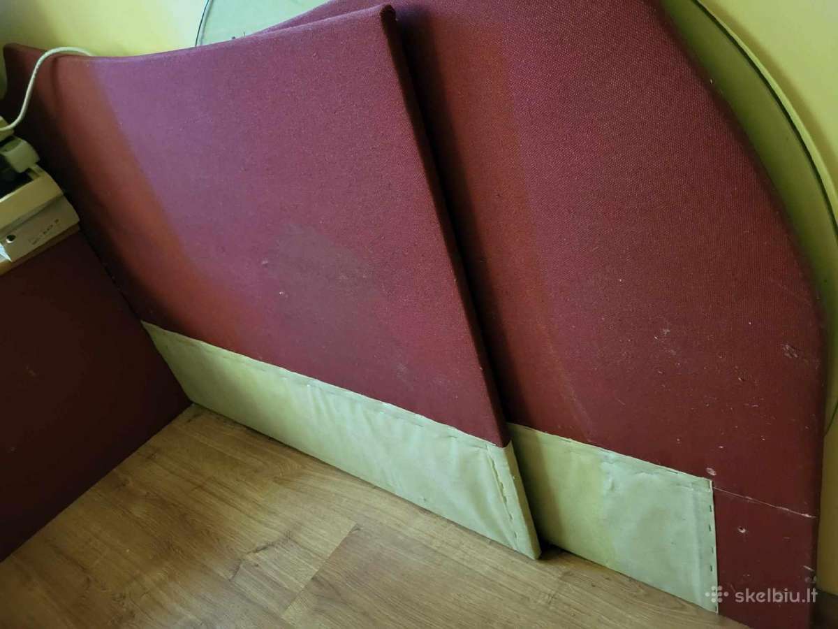 Sofa lova kampas dešinys su pagalvėmis ir staliuku - nuotraukos Nr. 3
