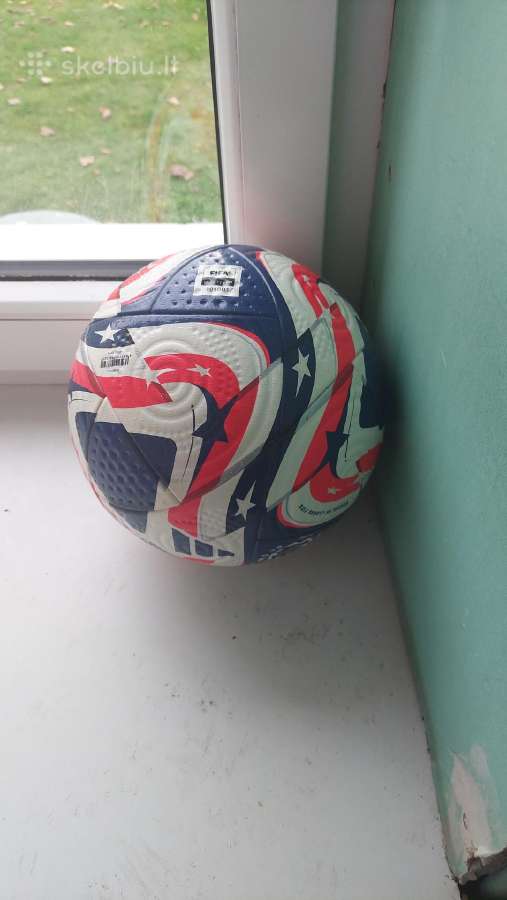 Parduodu mažai naudota originalu futbolo kamuoli