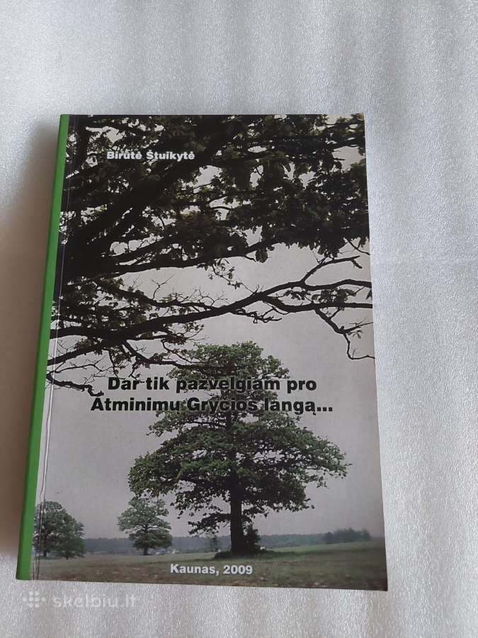Dar tik pažvelgiam pro Atminimų Gryčios langą.