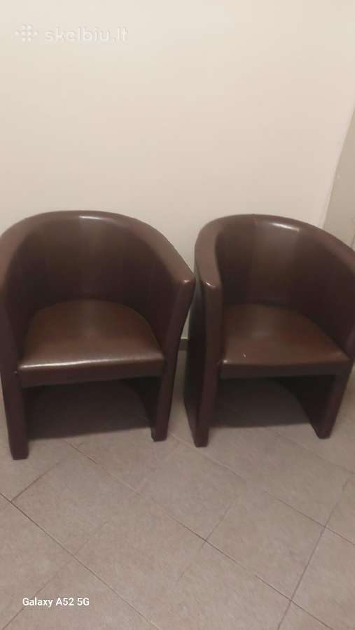 Parduodami svetainės baldai.