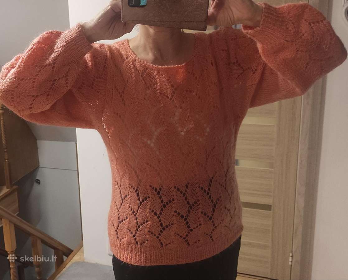 Rankų darbo vilnonis megztukas