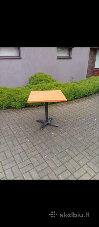 Stalas gražus sunkus tvirti koja metalinė