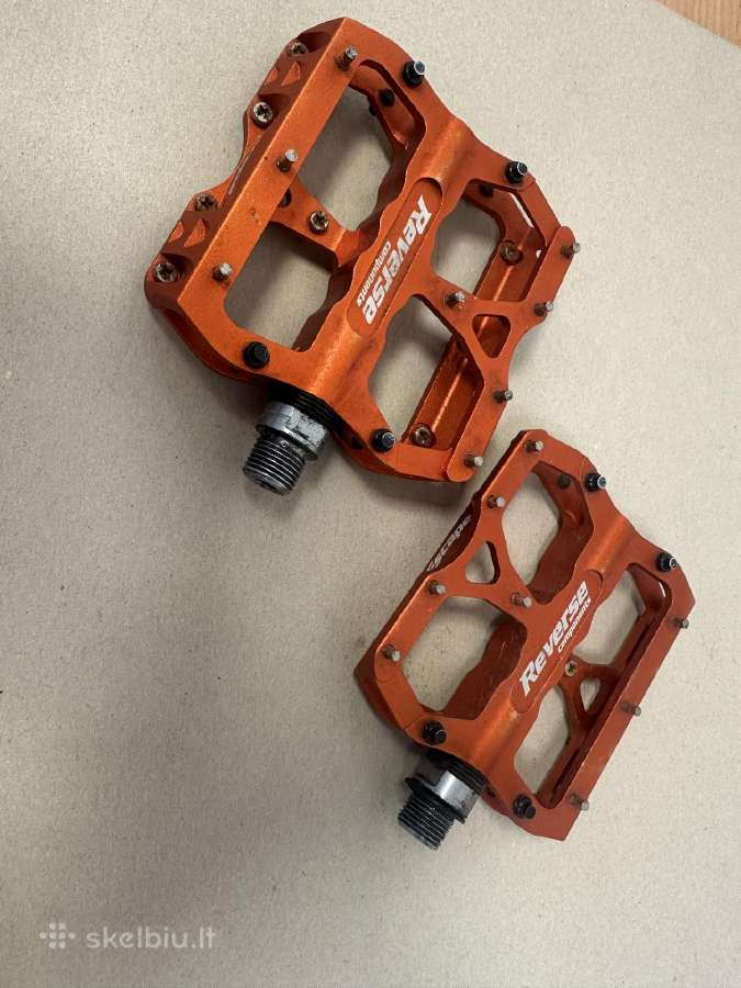 Reverse Components Escape pedalai