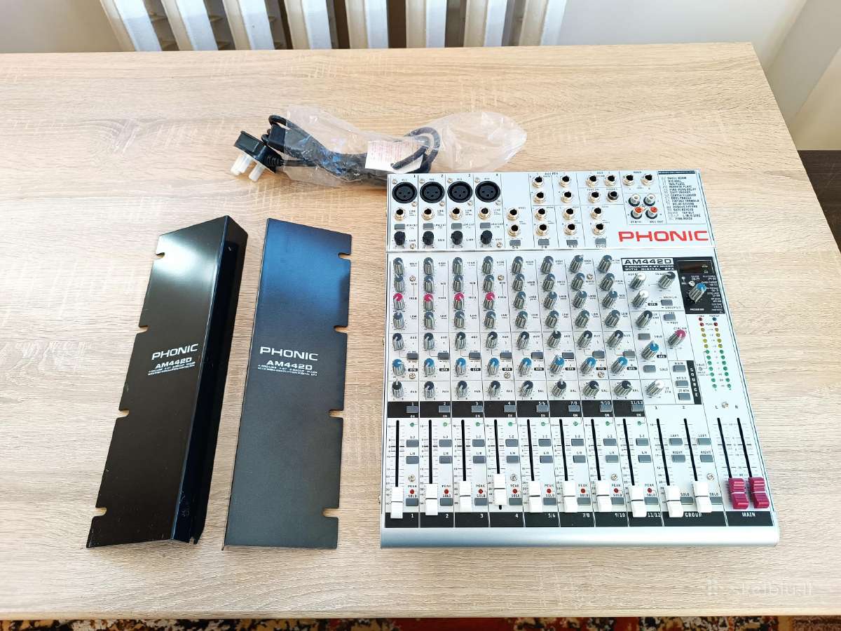 Mikšerinis pultas Phonic Am442d