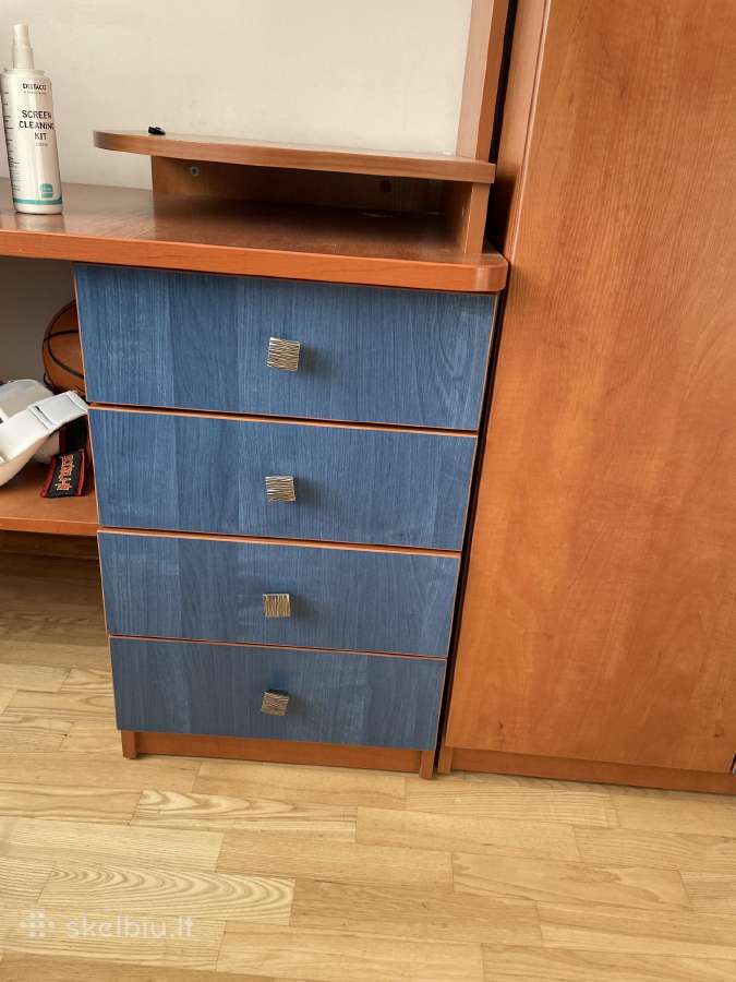 Stalas ir spintos jaunuolio kambariui - nuotraukos Nr. 13
