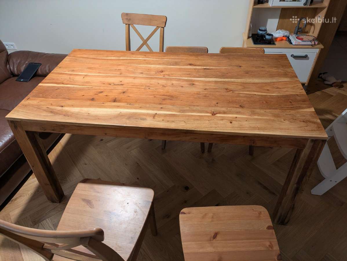 Akacijos medžio masyvo stalas