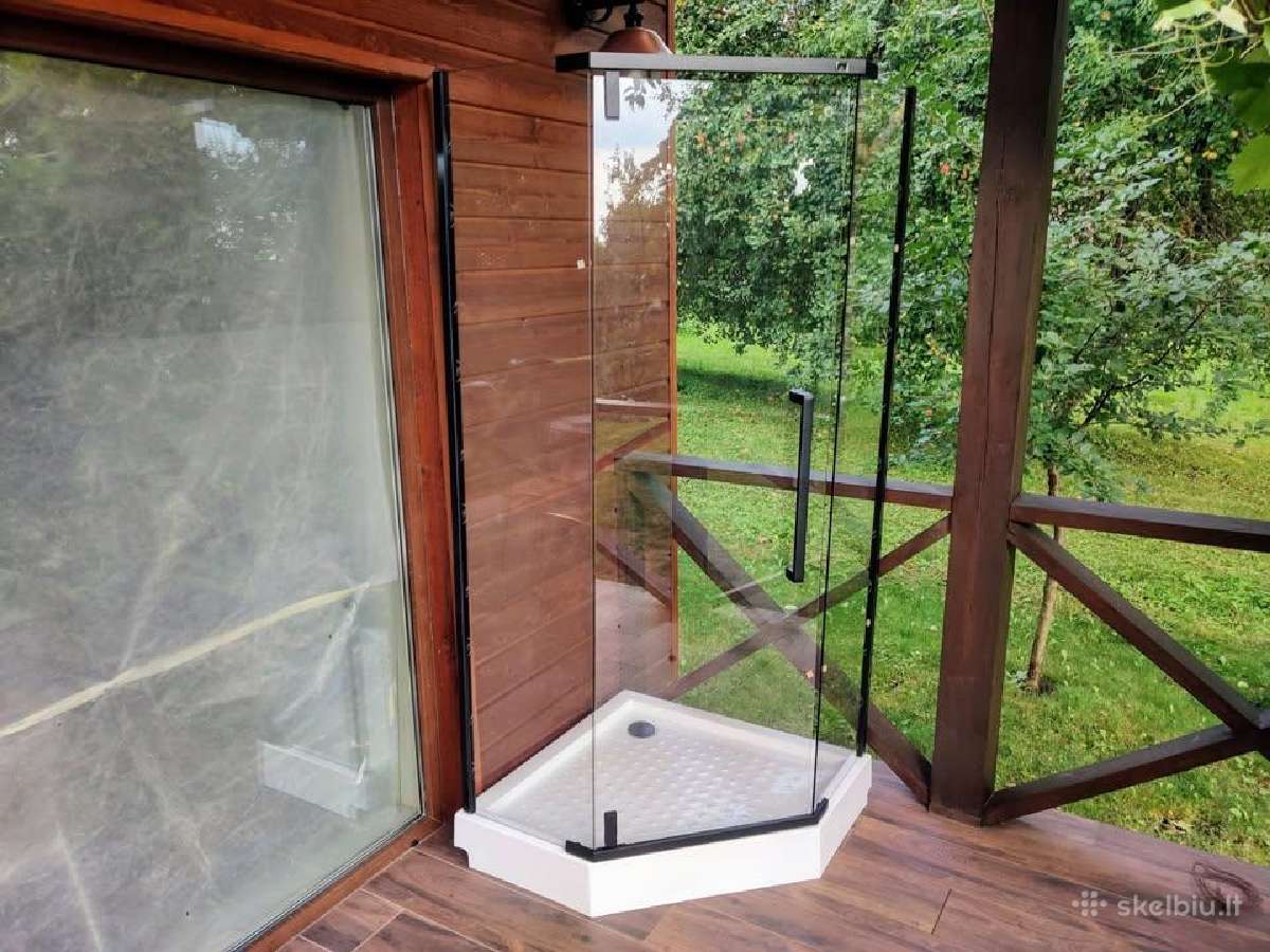 Nauja penkiakampė dušo kabina su padėklu 90x90
