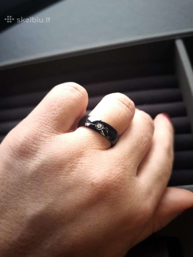 Juodas bižuterinis žiedas su Swarovski akute - nuotraukos Nr. 4