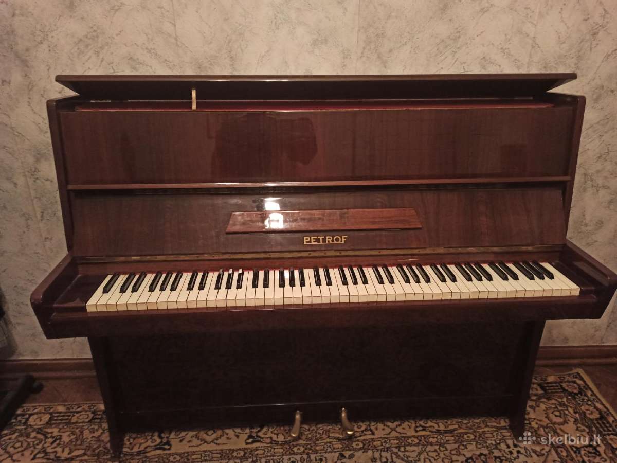 Pianinas Petrof