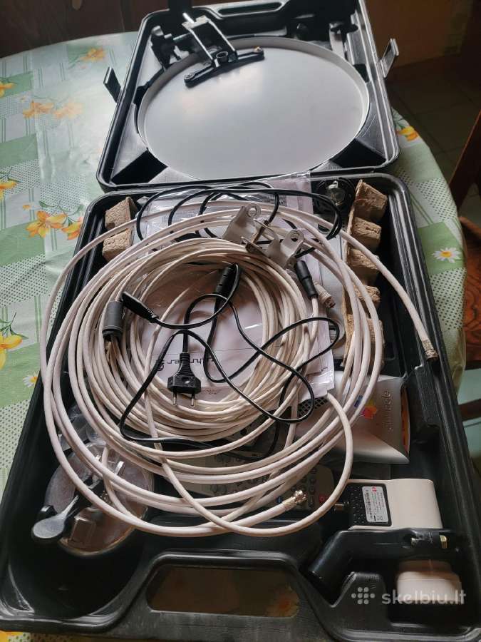 Nešiojamas palydovinės antenos rinkinys