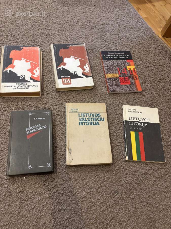 Parduodamos istorinės knygos