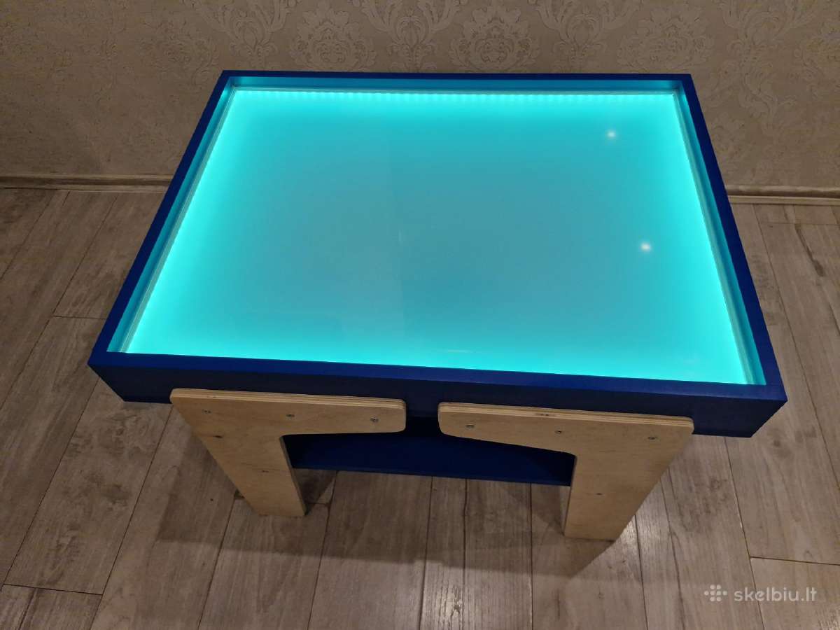Parduodamas naujas šviesos stalas su LED atšvietim