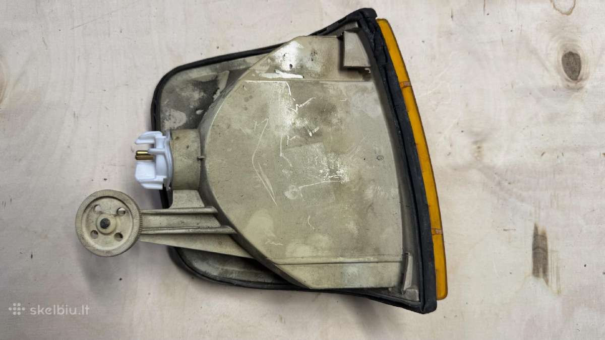 Mercedes W126 dalys tas kas nuotraukose