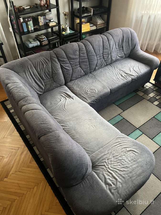 Parduodamas minkštas svetainės kampas.