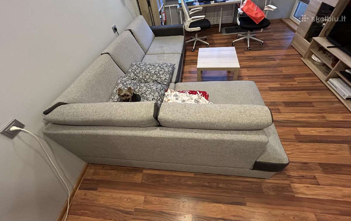 Sofa su miegama dalimim