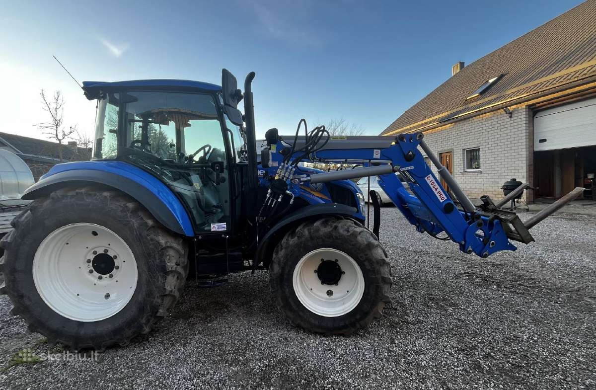 New holland traktorius