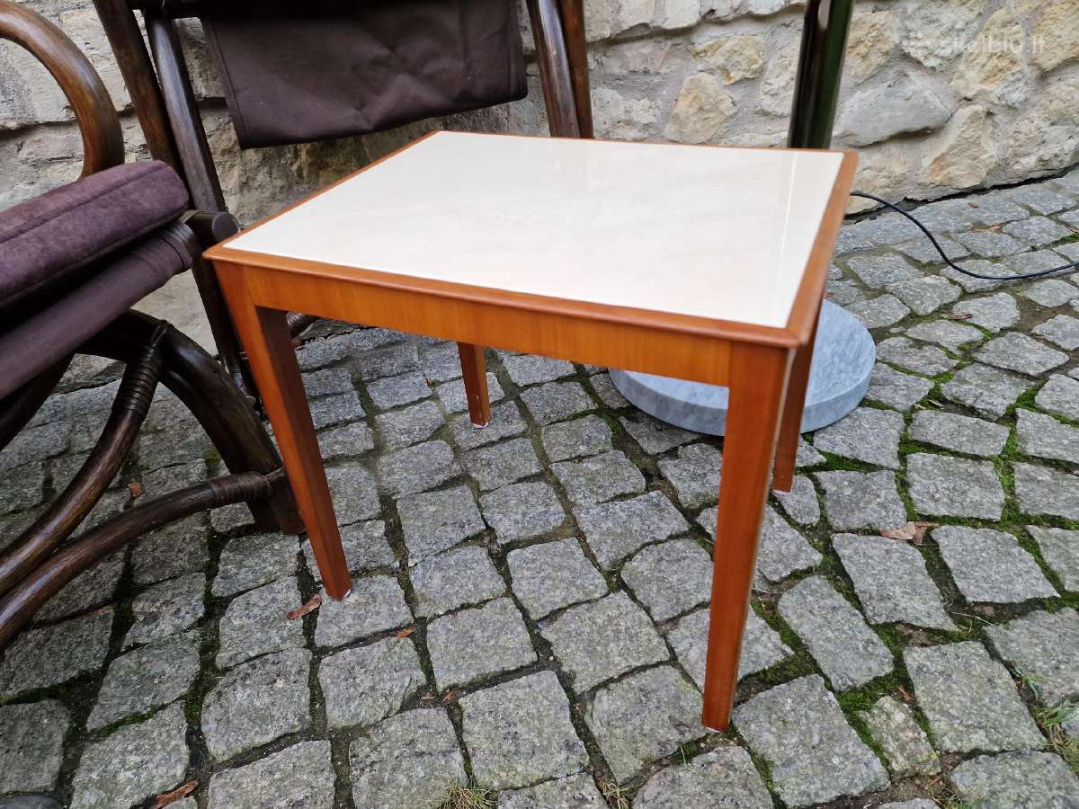 Vintažinis mid century riešutmedžio staliukas - nuotraukos Nr. 3