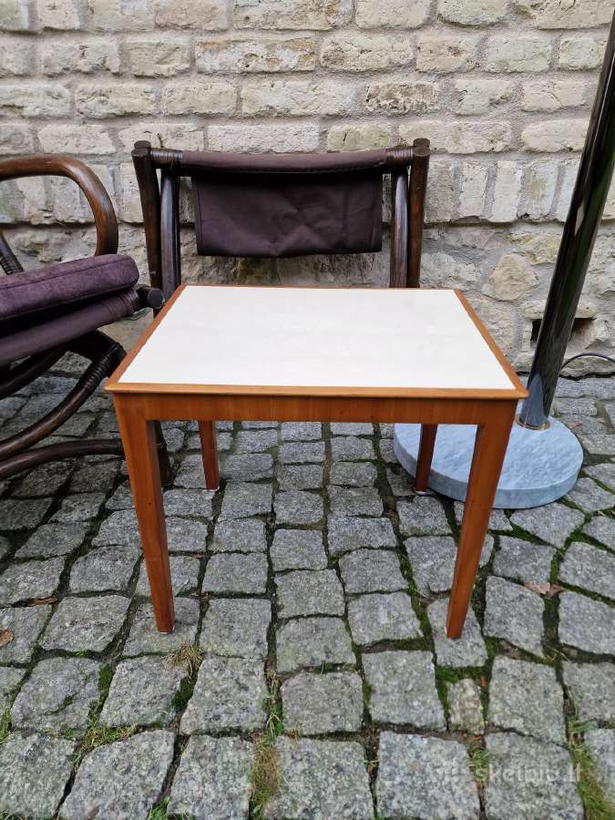 Vintažinis mid century riešutmedžio staliukas - nuotraukos Nr. 7