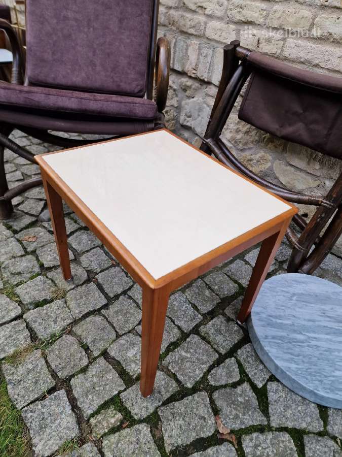 Vintažinis mid century riešutmedžio staliukas - nuotraukos Nr. 10