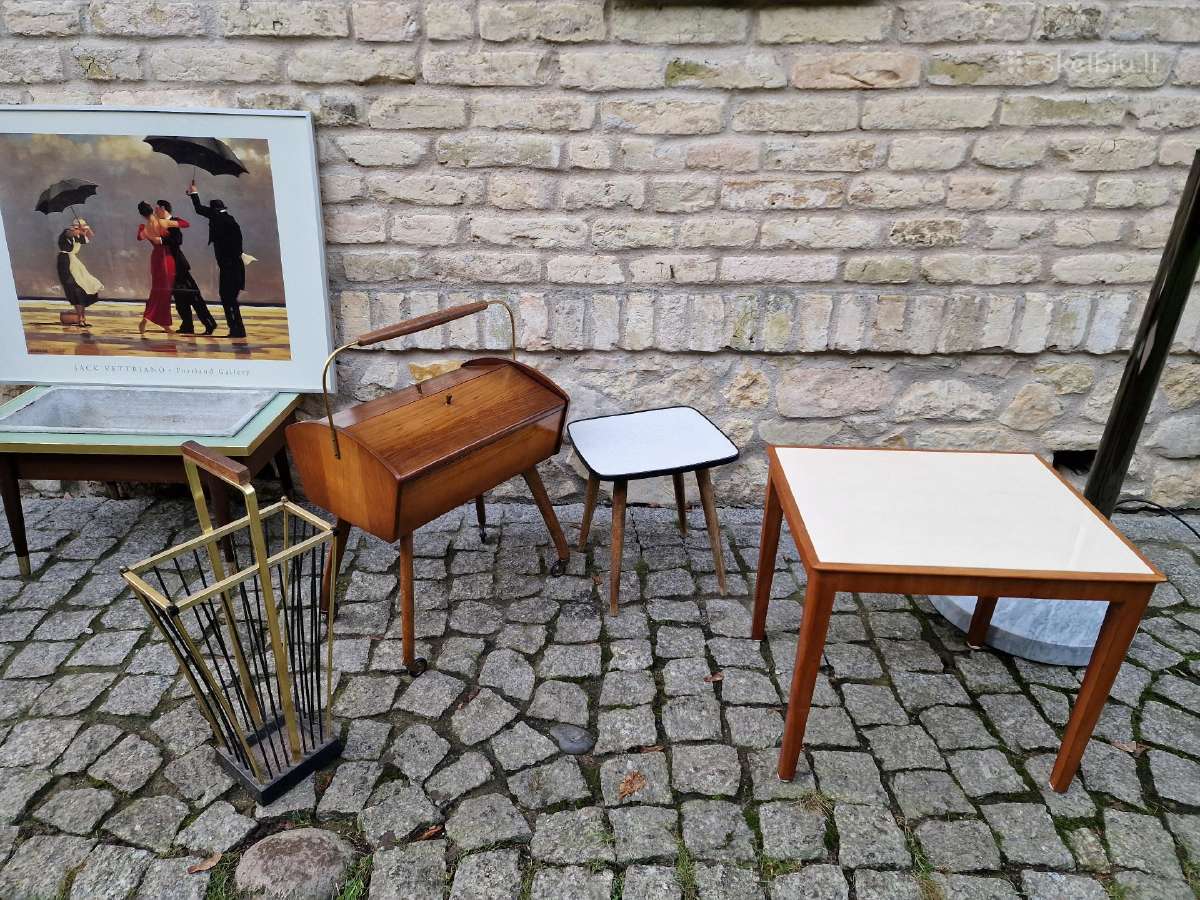 Vintažinis mid century riešutmedžio staliukas - nuotraukos Nr. 11