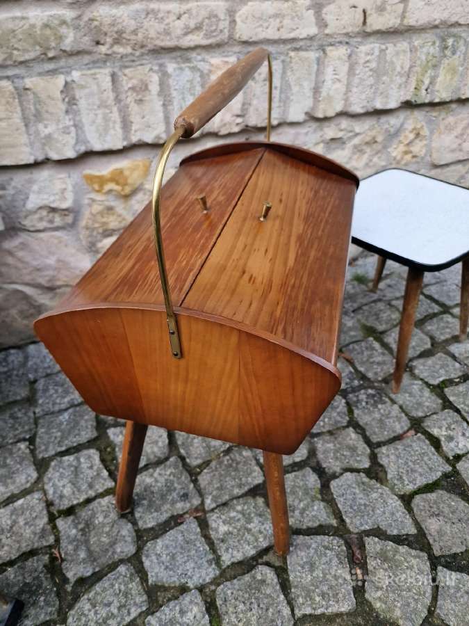 Vintažinis mid century riešutmedžio staliukas - nuotraukos Nr. 15