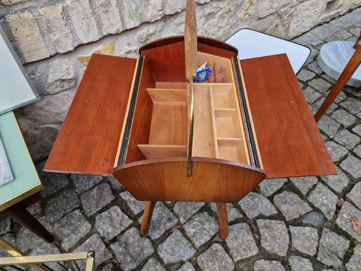 Vintažinis mid century riešutmedžio staliukas - nuotraukos Nr. 17