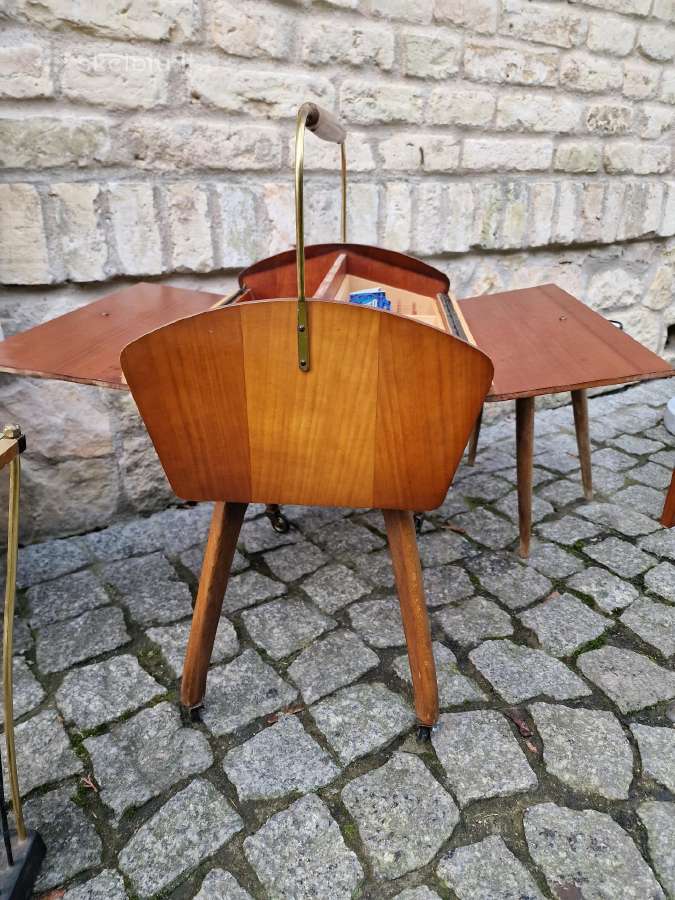 Vintažinis mid century riešutmedžio staliukas - nuotraukos Nr. 18