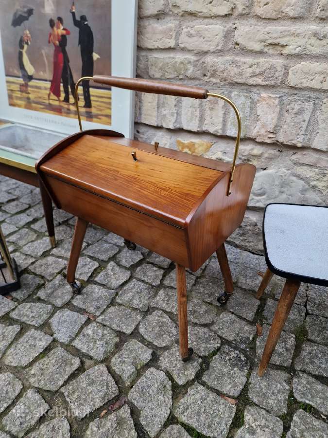 Vintažinis mid century riešutmedžio staliukas - nuotraukos Nr. 20