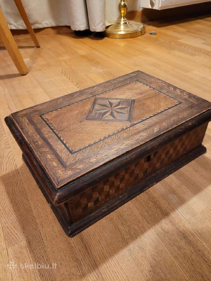 Tarpukario daili dėžutė