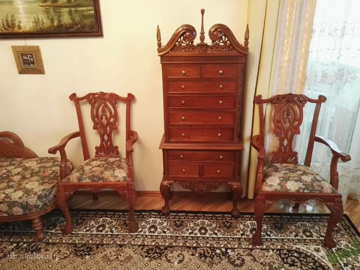 Klasikiniai antikvariniai baldai iš tikro medžio