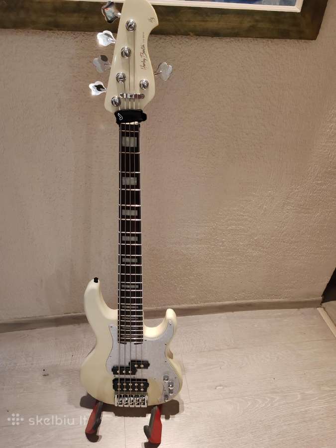 Parduodu penkiastygę bosinę gitarą