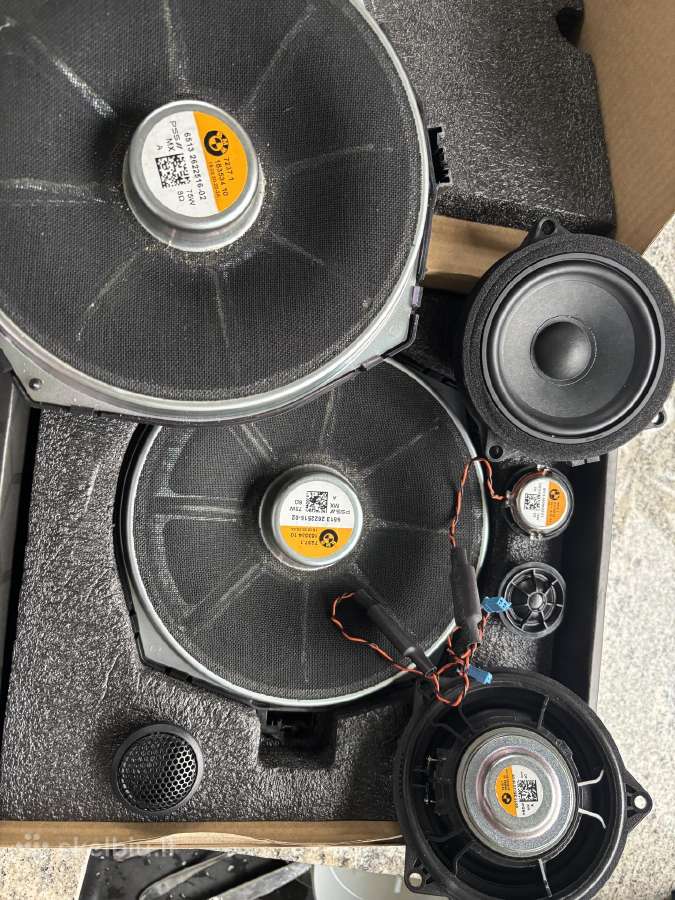 Auto audio garsiakalbiai