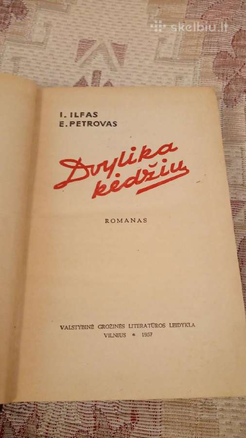 Dvylika kėdžių - nuotraukos Nr. 2