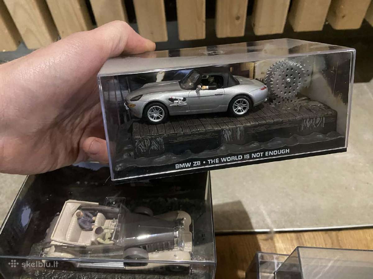 Bmw z3 ir bmw z8 james bond 1:18