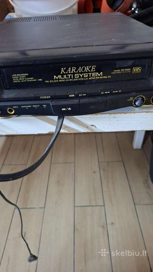 Kasėtinis video grotuvas Akai su karaoke