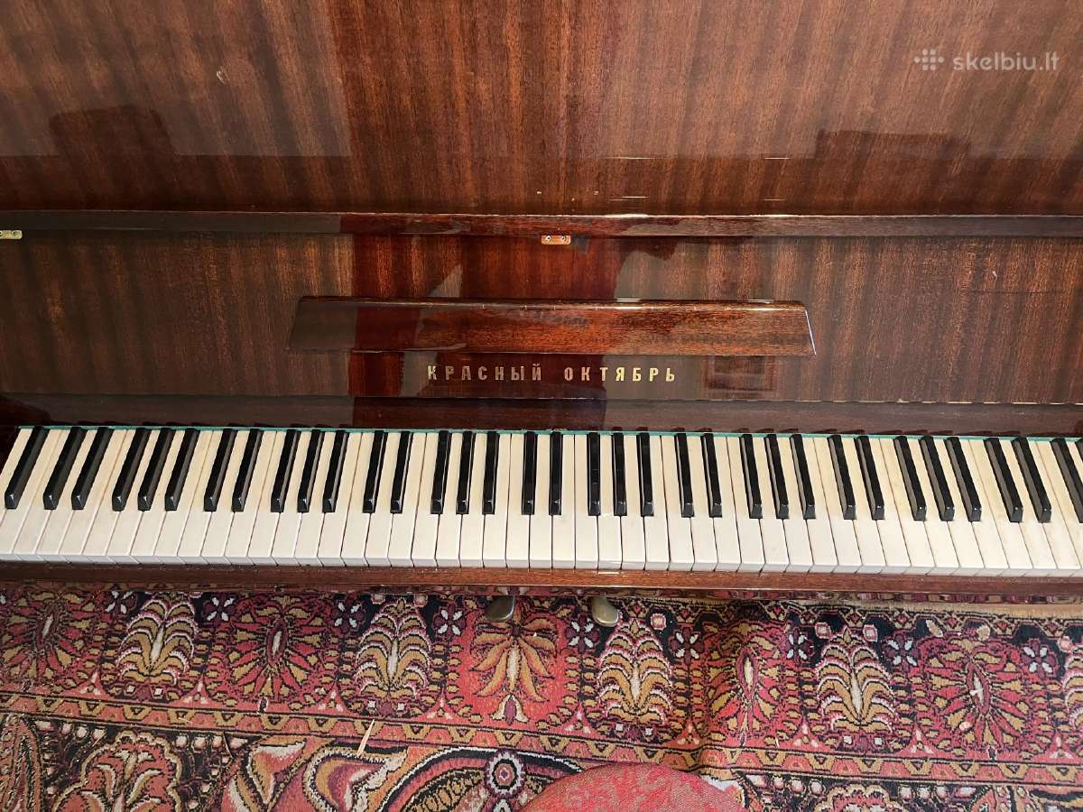 Pianinas Raudonasis spalis