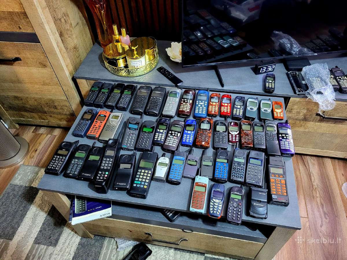 Retro dinozaurai,nokia,motorola ir t.t