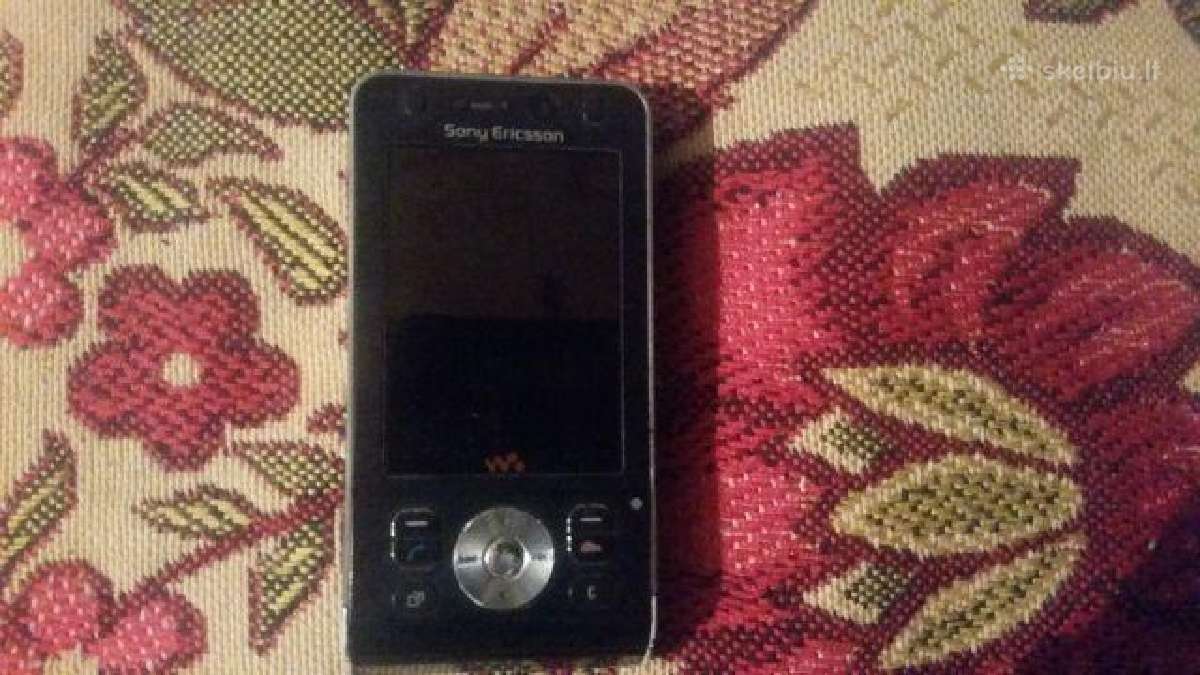 Veikiantis mygtukinis W910i su daug priedu
