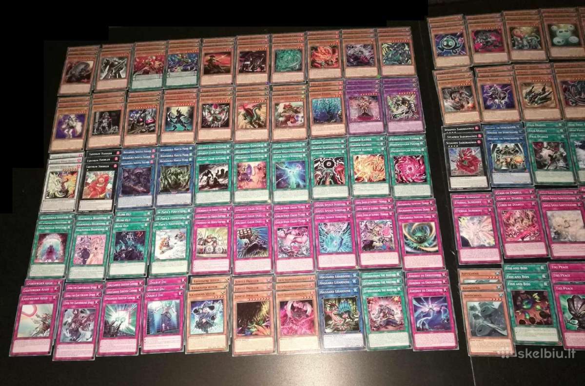 100 skirtingų Yu-gi-oh kortų, visų po 3 vienetus. - nuotraukos Nr. 3