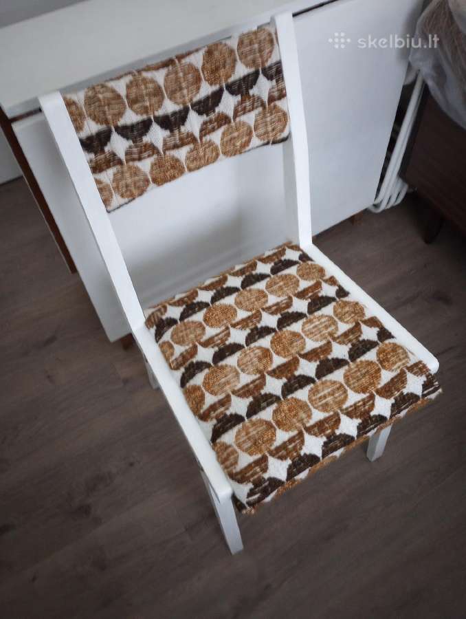 Kėdės 6 vnt. 75€.