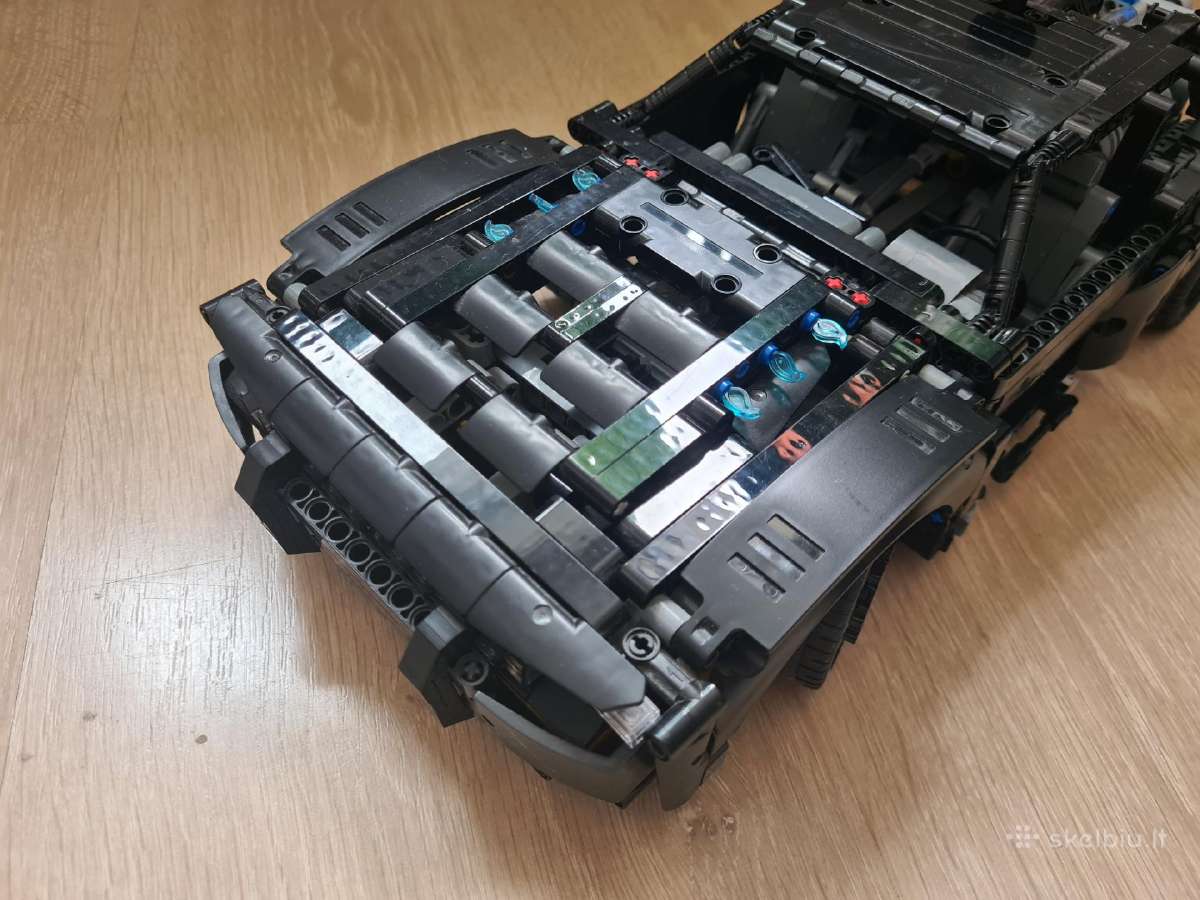 Lego Batmobile Technic 42127 - nuotraukos Nr. 2