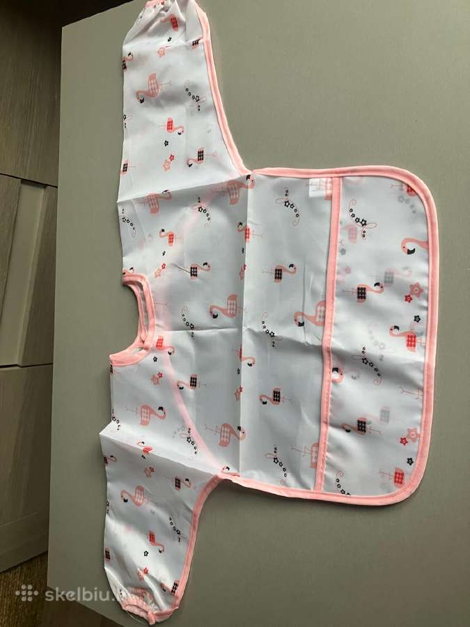 Neperšlampamas seilinukas su rankovėmis