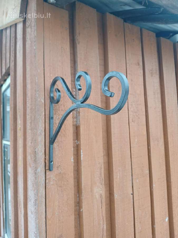 Parduodu dekoratyvinį metalinį vazonų laikiklį