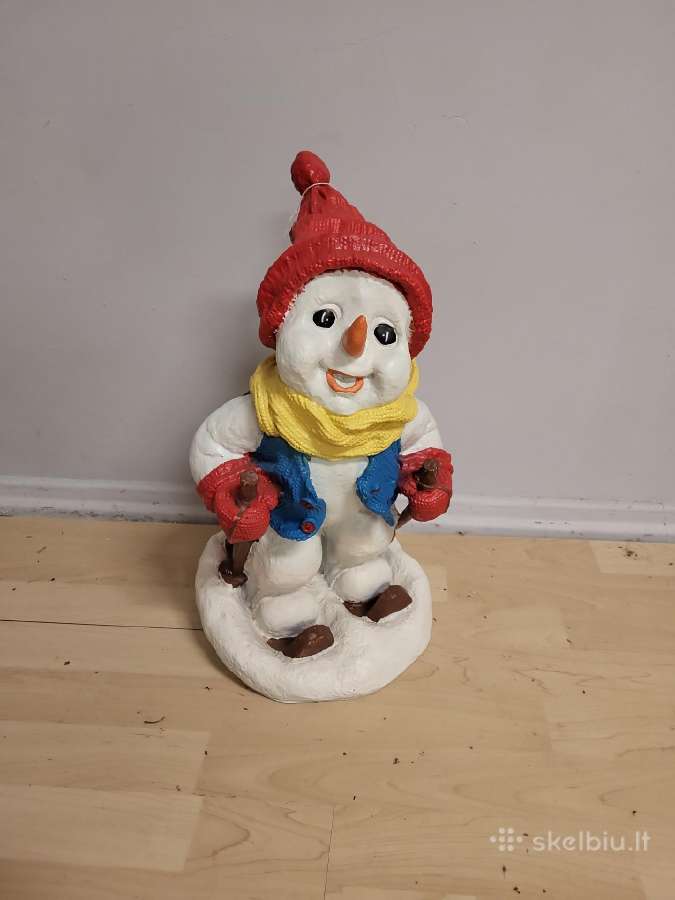 Masyvus l.grąžus nykštukas ant slidžiu.