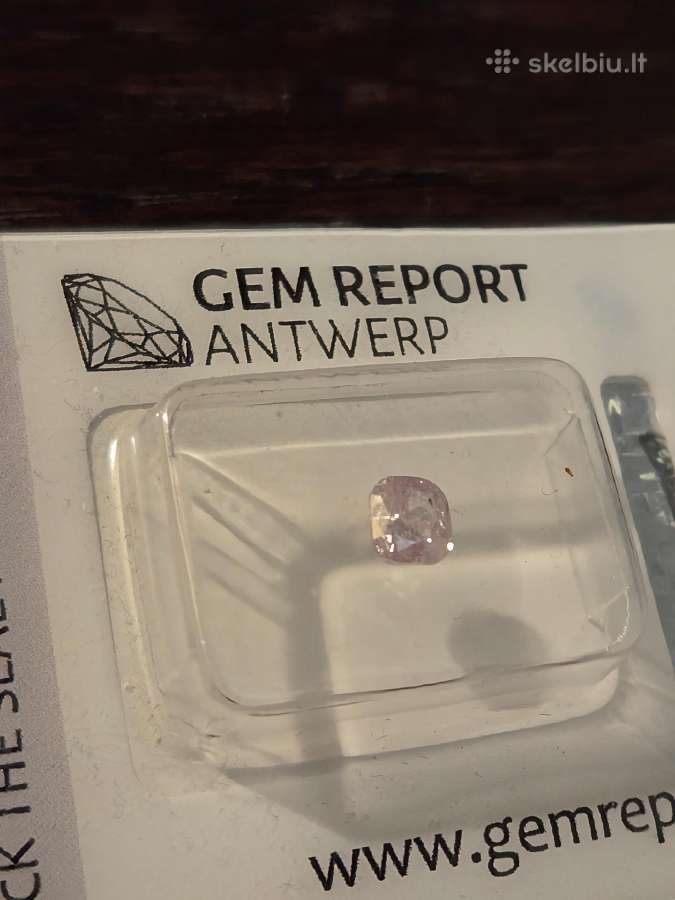 Parduoda 0,44ct Natūralų Light Pink briliantą.