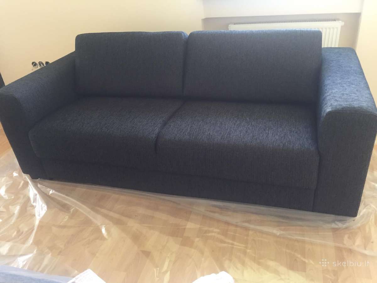 Stilinga tamsu sofa